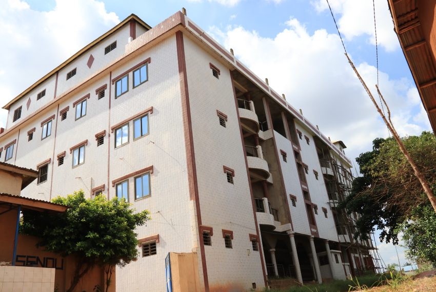 Hôtel inachevé à vendre à Bohicon au Bénin 1