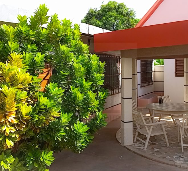 villa à vendre à cotonou akpakpa, maison spacieuse 2