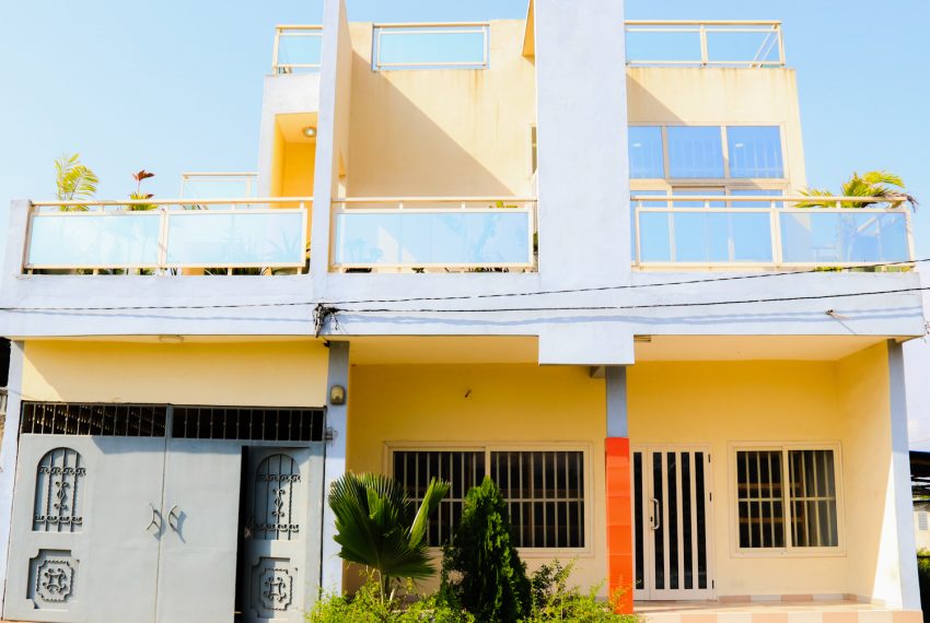 Maison R+1 avec magasin à vendre à Sèmè-Kpodji, Bénin 4
