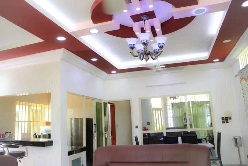 Maison R+1 avec magasin à vendre à Sèmè-Kpodji, Bénin 2