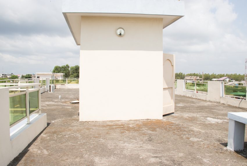 Maison R+1 avec magasin à vendre à Sèmè-Kpodji, Bénin 5