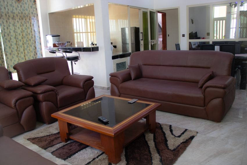 Maison R+1 avec magasin à vendre à Sèmè-Kpodji, Bénin 6