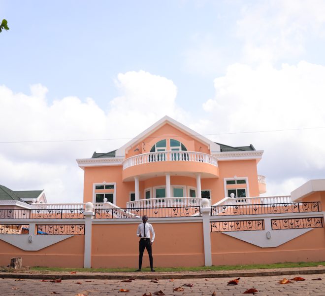 Villa avec piscine à vendre à Agblangandan à Sèmè-Podji, Bénin 1