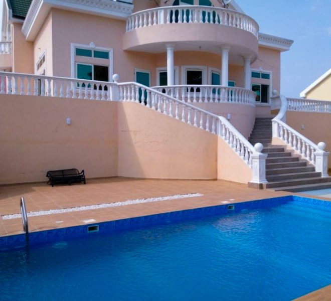 Villa avec piscine à vendre à Agblangandan à Sèmè-Podji, Bénin 2
