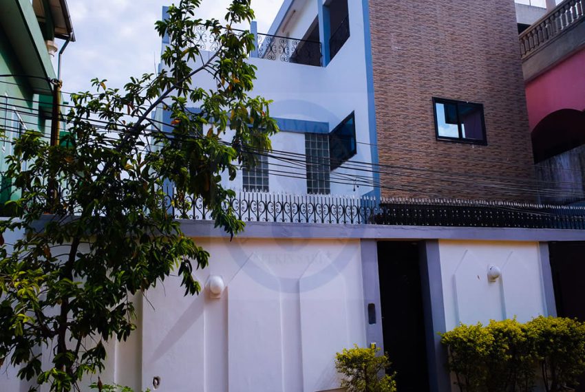 Villa meublée à vendre à Calavi Bidossessi Bénin 1