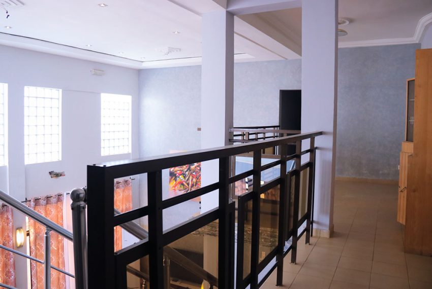 Villa meublée à vendre à Calavi Bidossessi Bénin 13