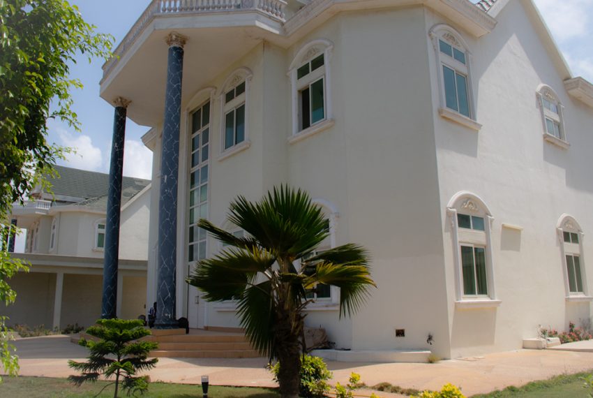 Villa de prestige la plus chère à vendre actuellement à cotonou, Bénin 2