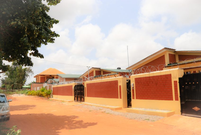 Villa, maison meublée à vendre à Calavi Ouèdo 3