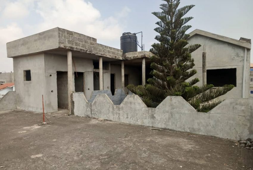 Bureau inachevé à louer à Fidjrossè centre Cotonou Bénin 2