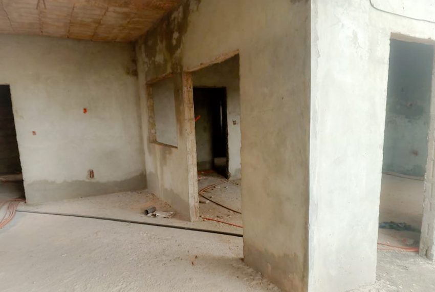 Bureau inachevé à louer à Fidjrossè centre Cotonou Bénin 3