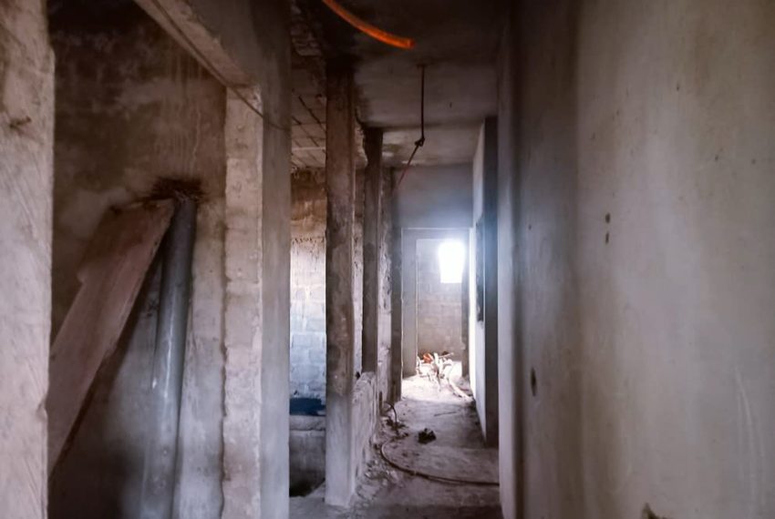 Bureau inachevé à louer à Fidjrossè centre Cotonou Bénin 1