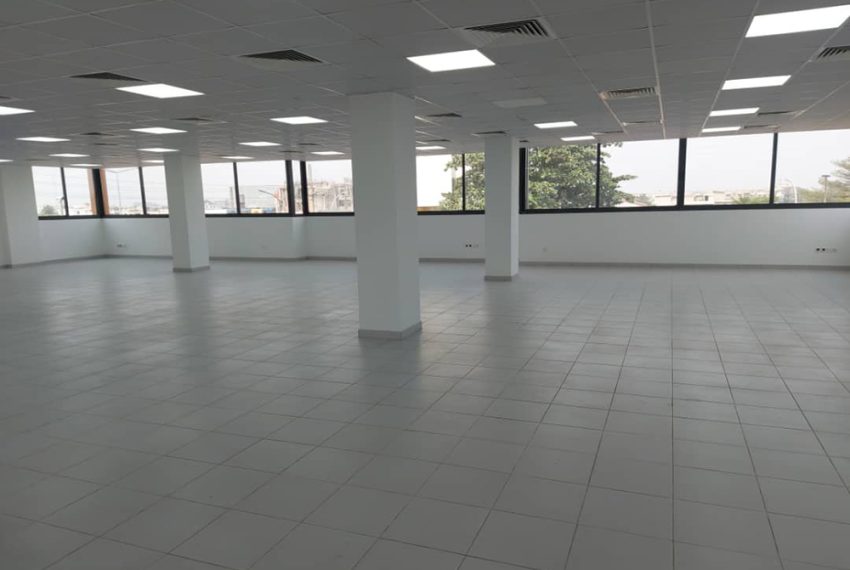 bureau en plataux à louer à l'étoile rouge cotonou