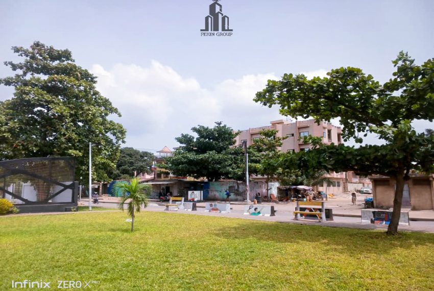 parcelle en angle de rue à vendre en face du centre EYA de Lionel TALON à Akpakpa