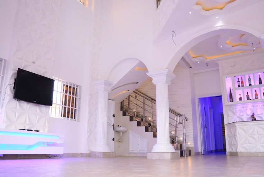 Villa luxueuse à vendre à Ekpè Sèmè Podji 11