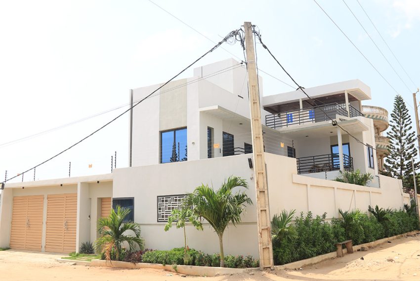 Villa meublé à louer à Sèyivè Ekpè Semè Podji Péage 3